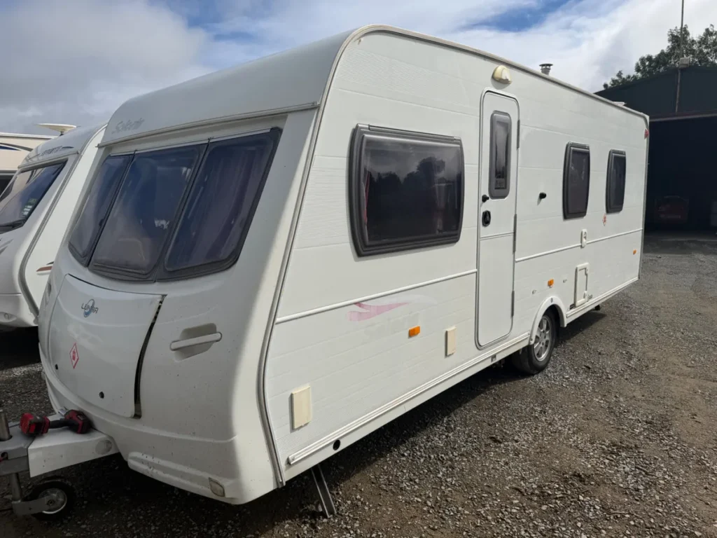 Beautiful island bed Caravan