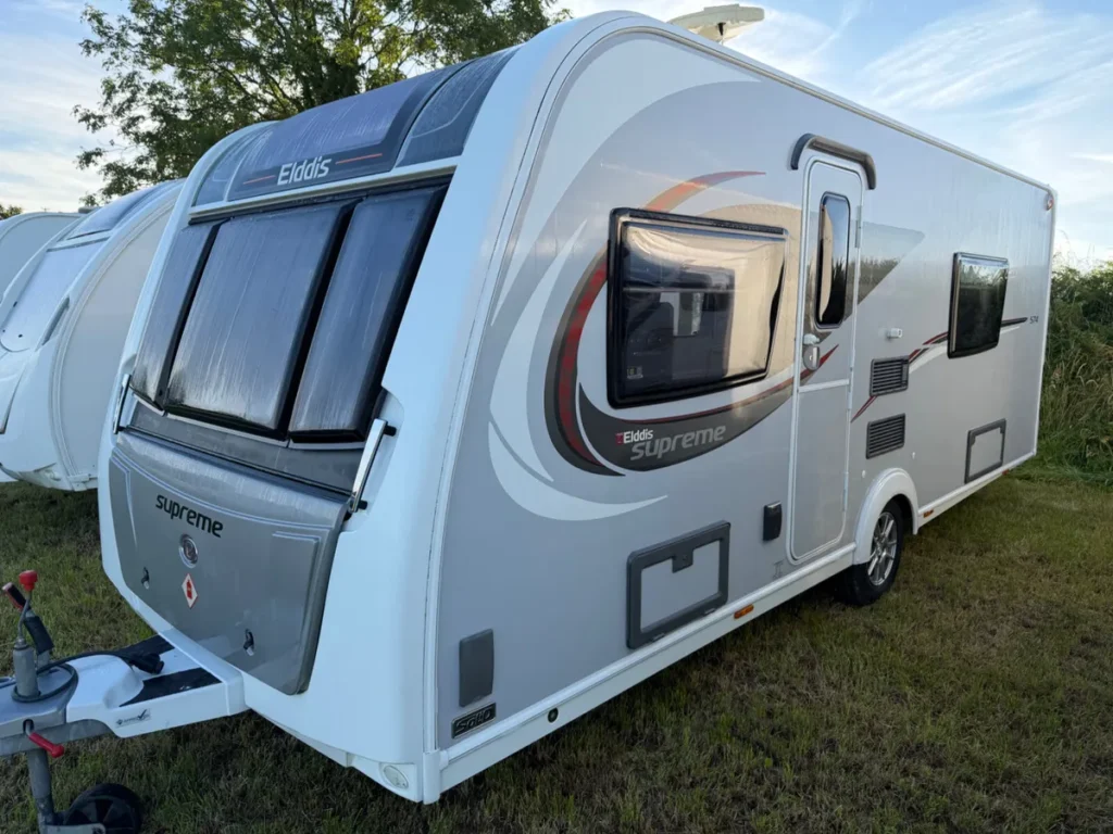 Elddis Supreme 574 – Twin Single Beds